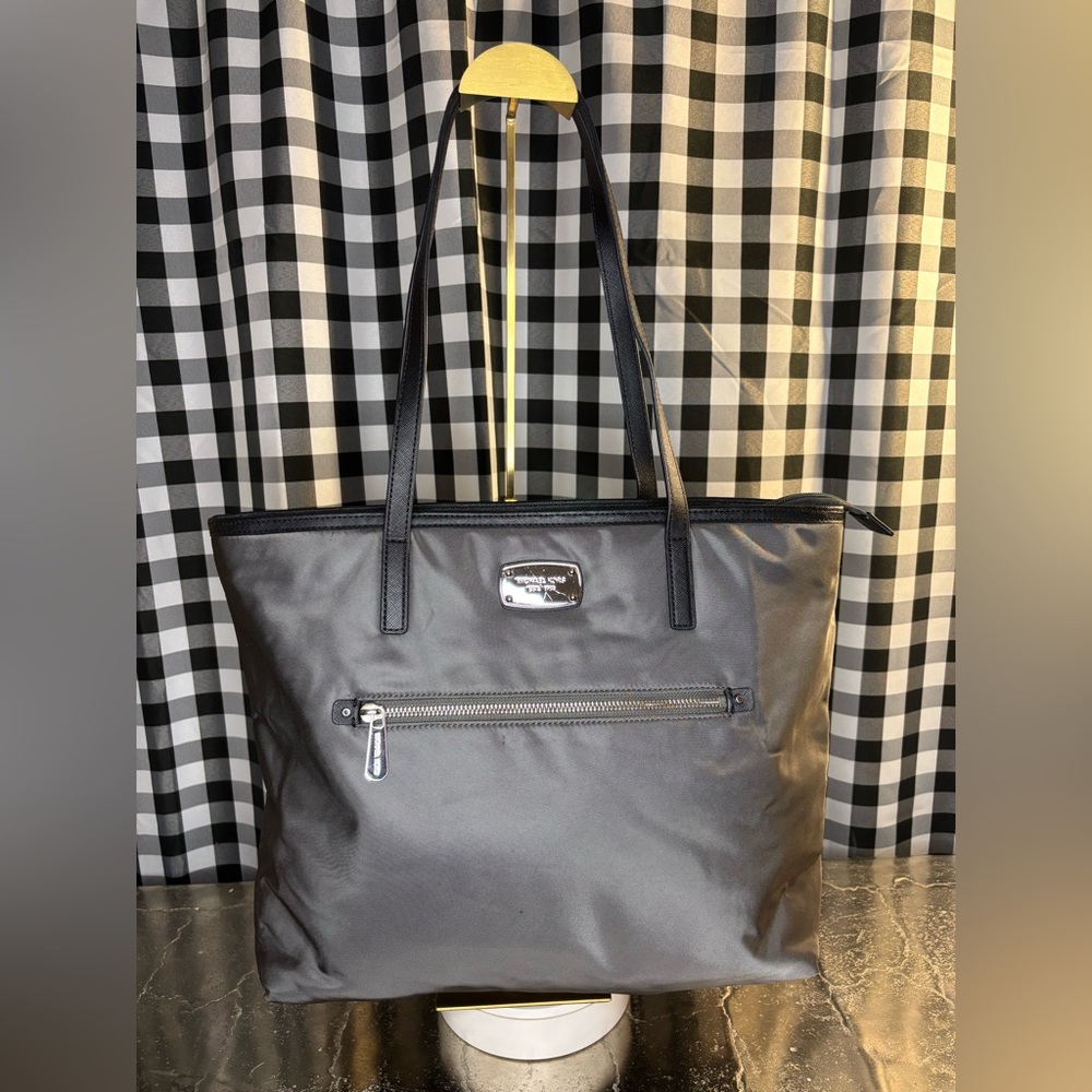 Michael Kors Kelsey Medium Top-Zip Nylon Grey and Black Tote